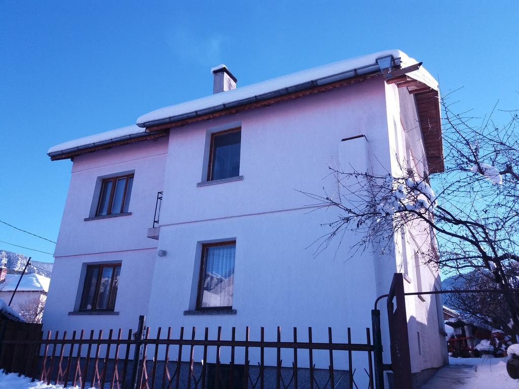 Guest House Ahp Mala Tsŭrkva Exterior foto